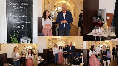 25.03.2023 Domažlice kavárna Svatá Barbora - Snídaně s ženou. Veronika Němcová, Ilona Vaníčková, Romana Ljubasová.